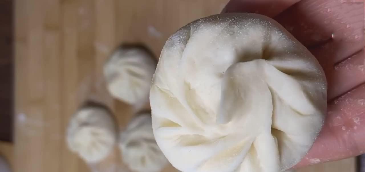 教你做带汤汁的包子,肉馅2次加水,面团2次醒发,皮薄汤鲜