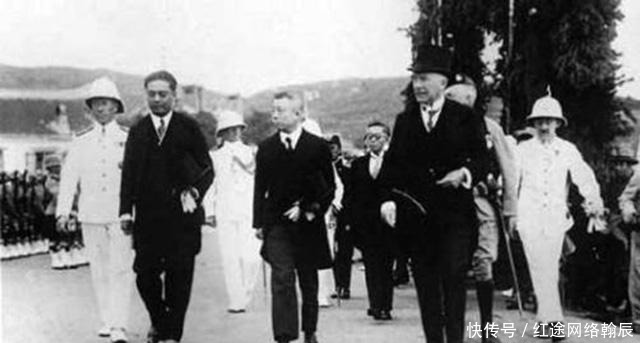 南开大学创始人,一生所有捐献南开教育,晚年参加校庆被拒之门外