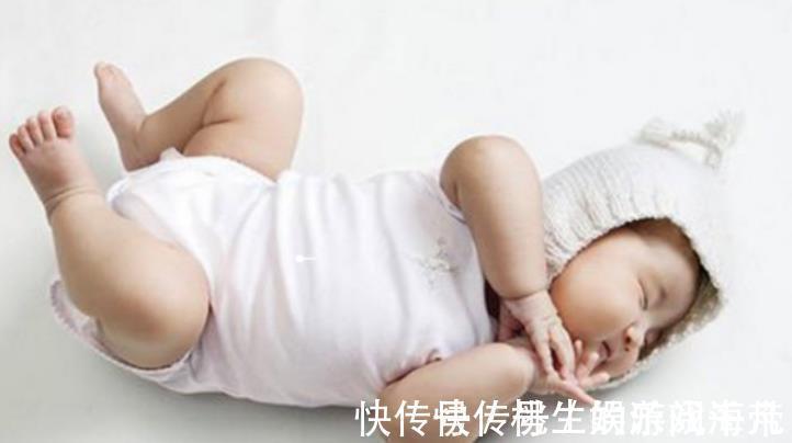 四肢|不要小看婴儿蹬腿的动作,这是孩子在传递信息,父母要及时掌握