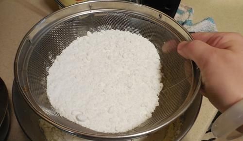 父母眼中的蛋糕VS我们期待收到的蛋糕,吃货我只想正常过个生日