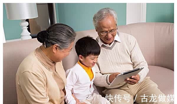 常回家看看|孩子是“假孝顺”还是真孝顺,看4件事情就知道了,父母别宠错人