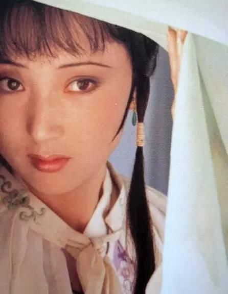 一人|红楼梦：贾府里先后走出三个王妃，为何没一人能挽救贾府？