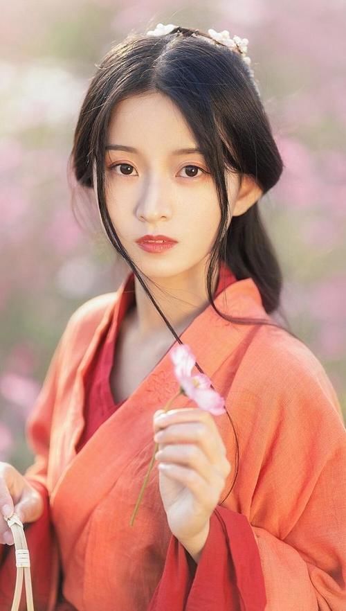 一首诗!杜甫很著名的一首诗,40多岁却只能看仓库,最后10字满是悲凉无奈