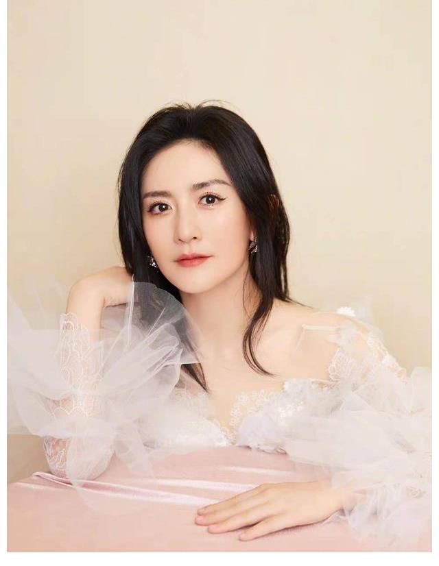 谢娜离开《快本》疑似因东方卫视开出优厚条件：或将成为东方一姐