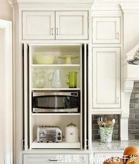 饮水机|我当初怎么没想到,柜子下多加1块小抽板,专门拿来放小厨电超赞!