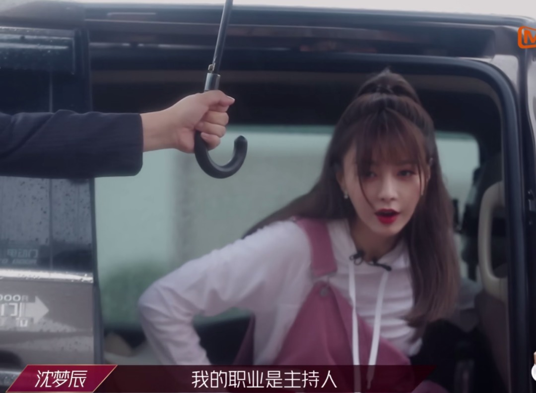 《乘风破浪》沈梦辰吴昕差距明显,吴昕主持14年,依然撑不了场面