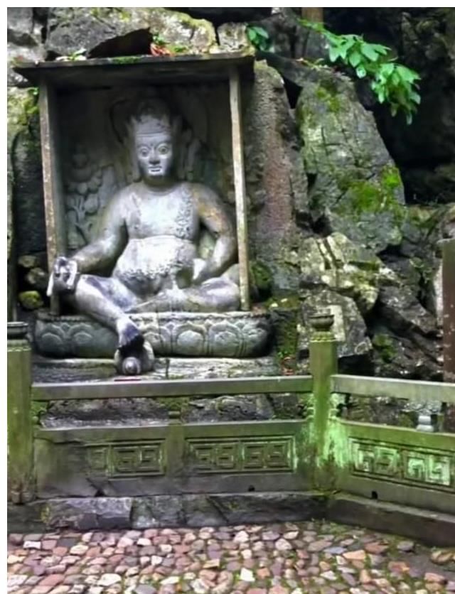  飞来峰|独特的飞来峰景区，吸引各地游客到此观赏