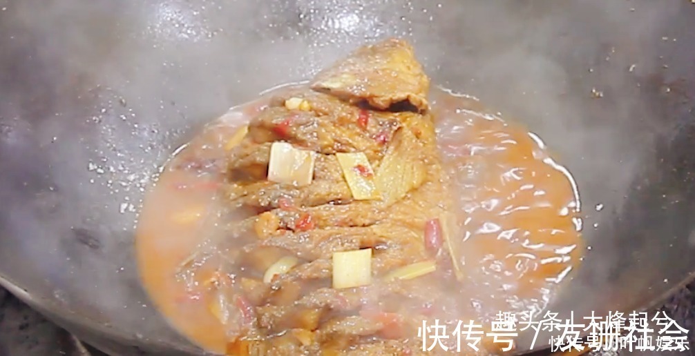 红烧鱼的家常做法,鱼肉鲜嫩入味,解馋又下饭,出锅连汤汁都不剩