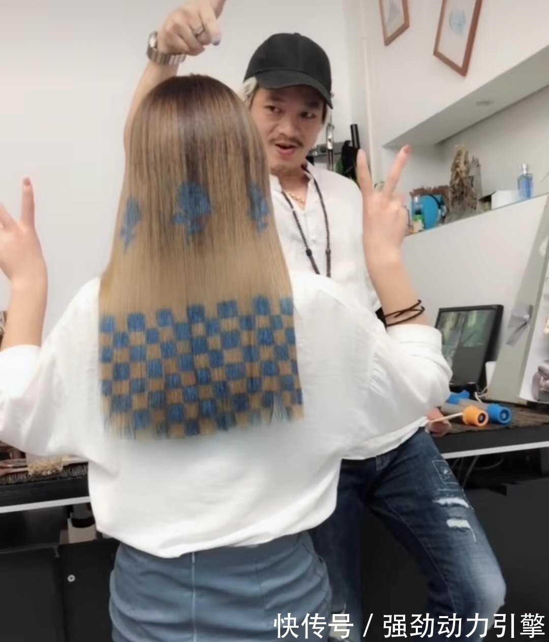 玫瑰花 做创意发型在头发上染玫瑰, 贴锡纸做方格, 网友 有本事梳下试试!