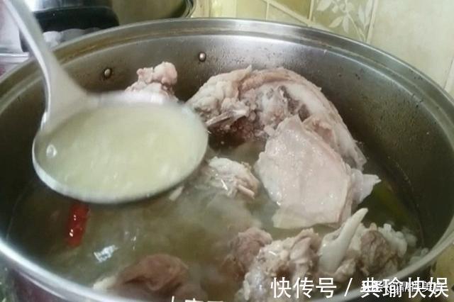 孜然|炖羊肉时,切记要放3种料,大厨:放对了,羊肉不腥不膻又鲜香