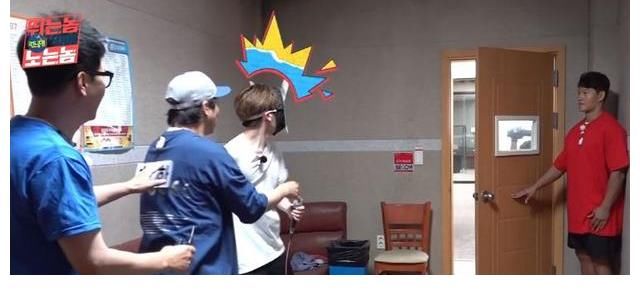 《runningman》番外篇開播，首期上演3對10撕名牌大戰，滿滿回憶