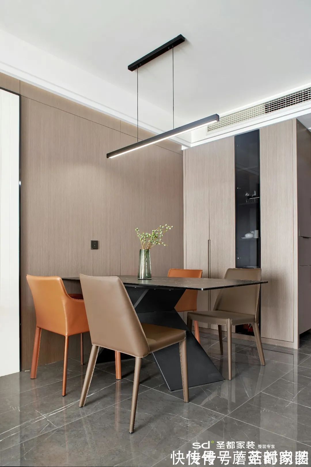 木饰面|独居是一个人的狂欢:93㎡三室两厅家装阳台爆改休闲区