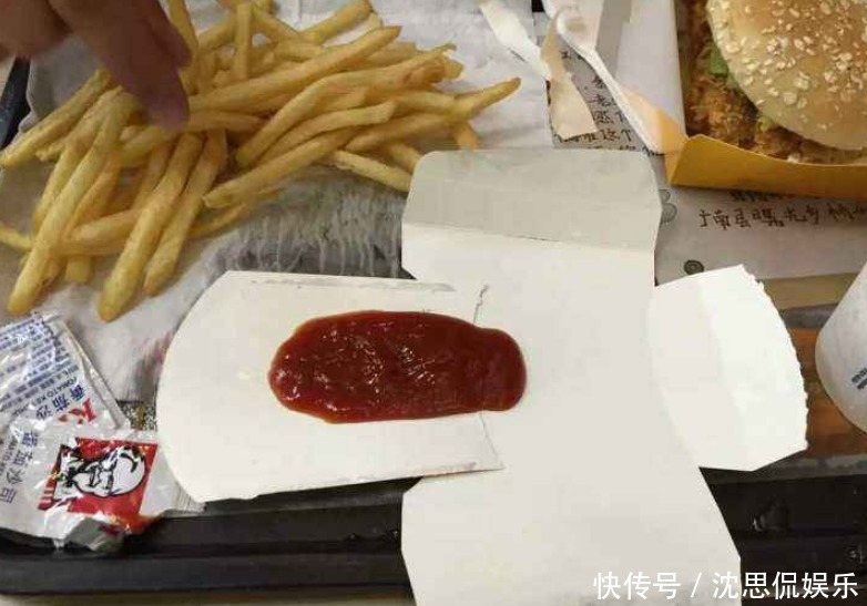 不懂装懂|吃麦当劳时,餐盘上为什么总铺一张纸服务员不懂装懂的人真多