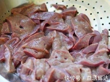清水|洗猪肝，只用清水是大错！正确做法教给你，猪肝干干净净，放心吃