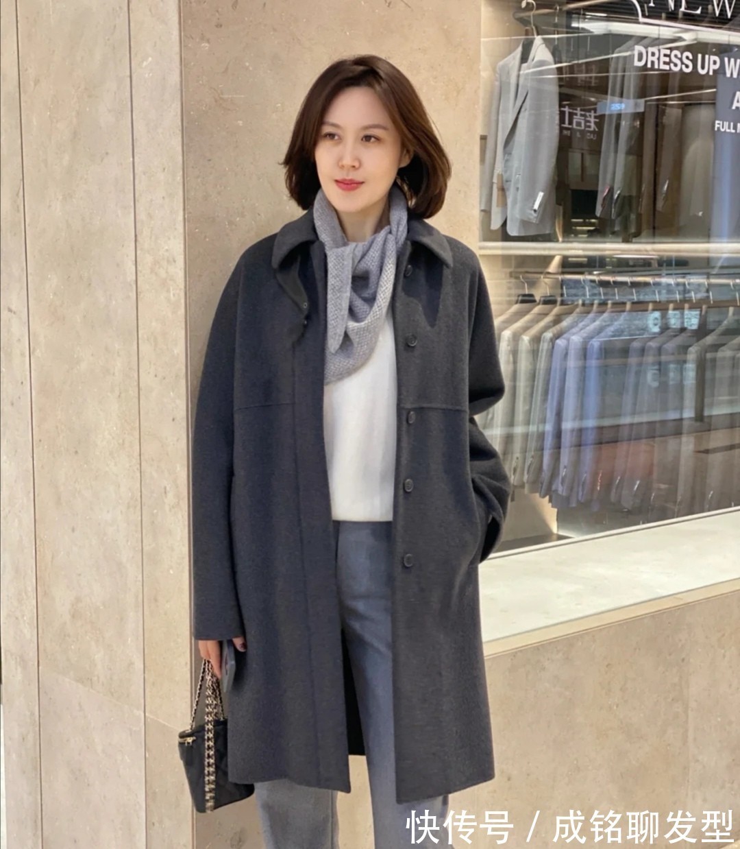 女人|最适合四五十岁女人的大衣穿搭,时尚减龄不显胖,简约还显气质
