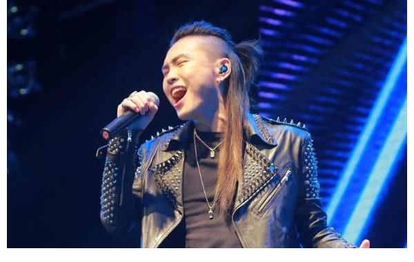 薛之謙|曾淘汰周深，被質(zhì)疑排擠張瑋，那英不應(yīng)該退出《好聲音》嗎？