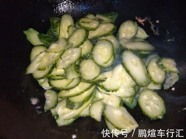 黄瓜|西红柿炒黄瓜,记住放菜顺序,出锅软嫩鲜香,清脆好吃