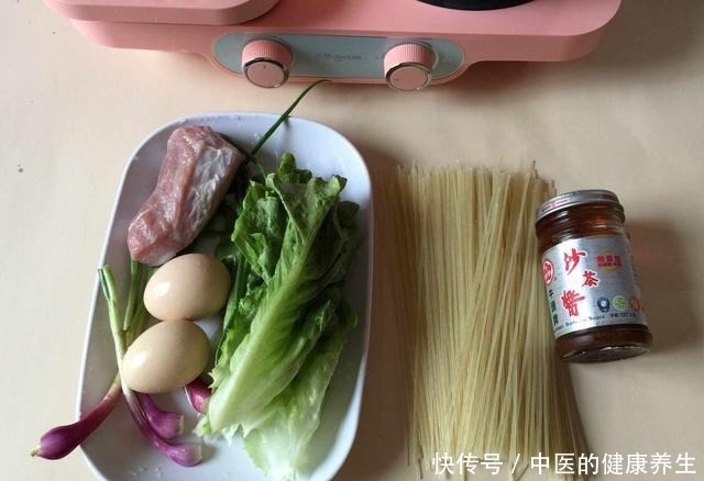 学生早餐不用愁，10分钟搞定，菜肉汤一锅端，一碗管饱不饿肚子