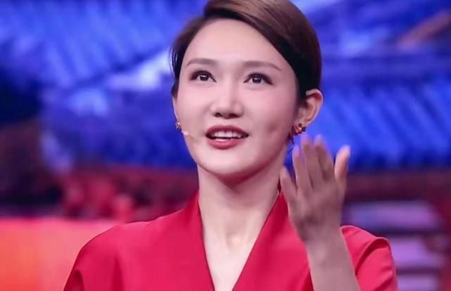 情商|诗词大会龙洋被蒙曼夸赞后，用李白的5个字回应，观众：情商太高