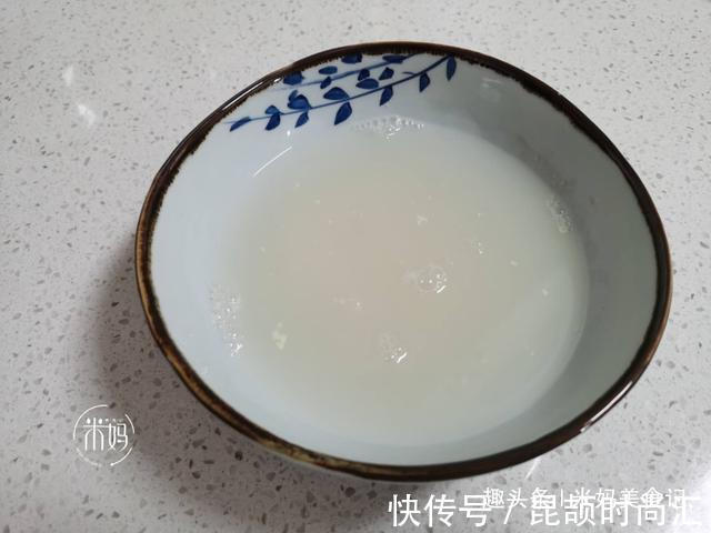 馒头|我家面粉从不蒸馒头，试试这做法，1次做8个，出锅瞬间扫光，赞