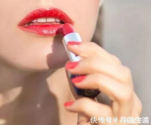 唇色|口红一抹就完事教你一些“心机”小技巧,唇红齿白不沾杯