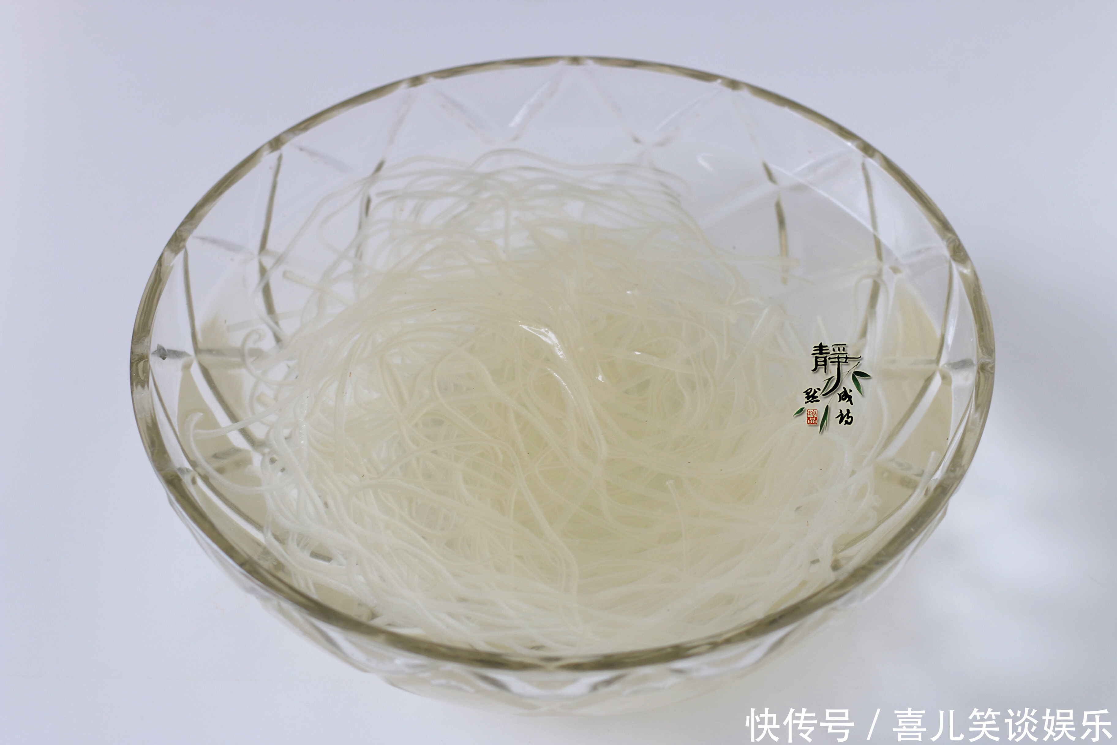 家常|下饭菜肉末炒粉条的家常做法,照着做,粉条不坨也不粘锅,倍儿香