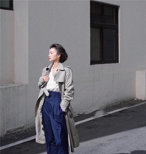 大衣还没穿腻，2021年新款“风衣”又火了，气质高级，谁穿谁好看