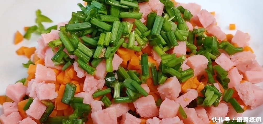 1碗大米打2鸡蛋，不熬粥不做饭，出锅松软鲜香，大人孩子都爱吃