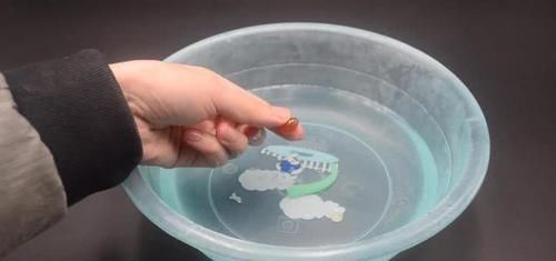 牙膏|牙膏加维生素E洗脸,解决了很多男人女人的困扰,看完涨知识了