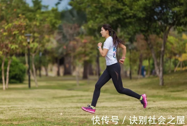 健康|肝脏强壮的人,眼部不会有这3样变化,若都占,4招教你改善