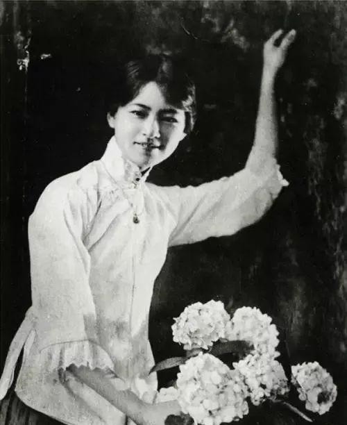 文学$林徽因真实身高是多少说出来你可能怀疑,但当年的旧照不会说谎