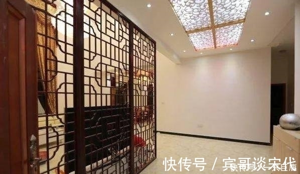 农村|农村小伙花费百万建小楼，成村里风光建筑，屋顶却成最大的败笔！