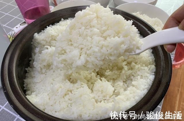 蒸米饭|蒸大米时，记住“2放3窍门”，米饭又香又软，粒粒分明