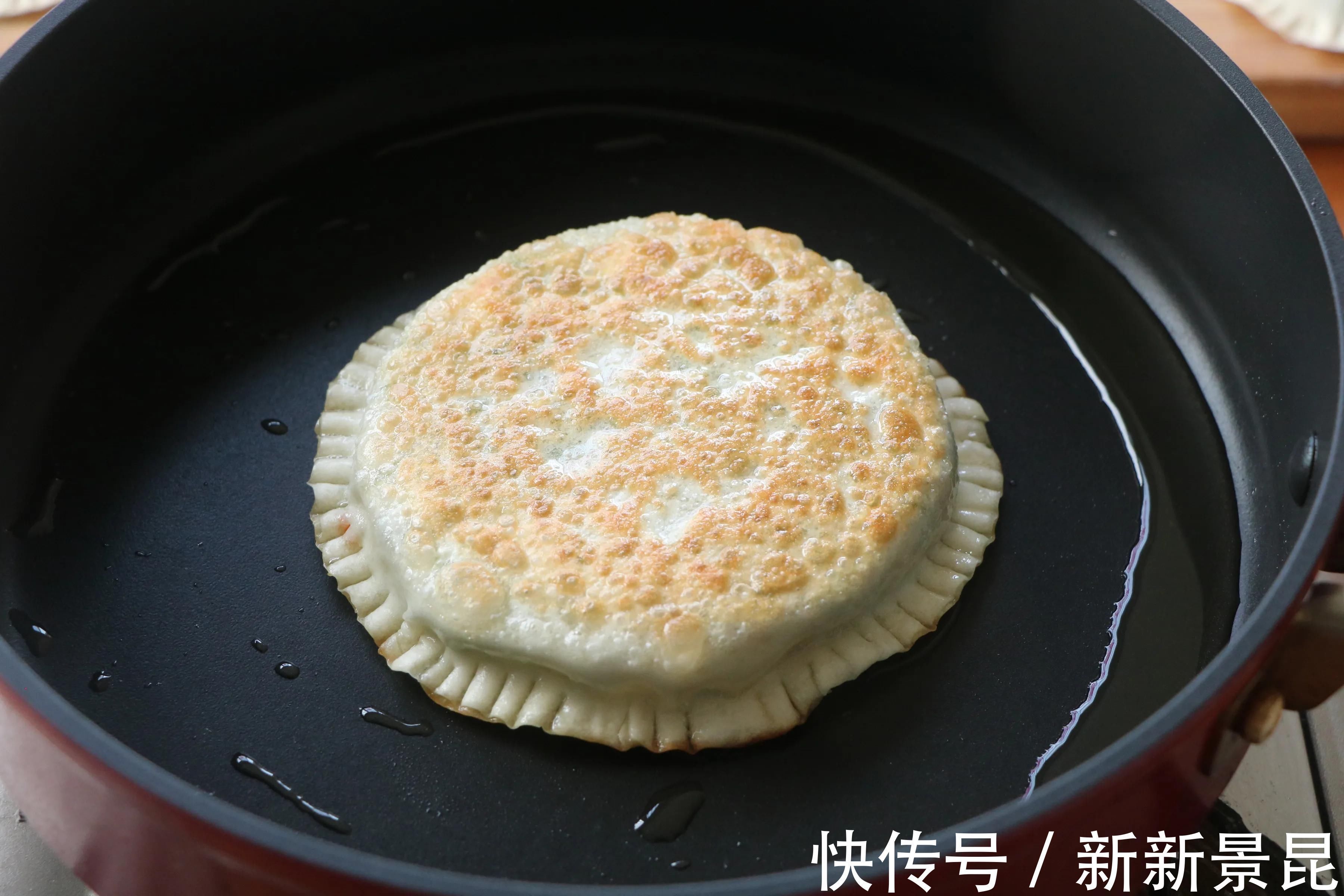 新手|韭菜盒子新做法,不和面不揉面,皮薄馅大,特别适合新手和懒人!