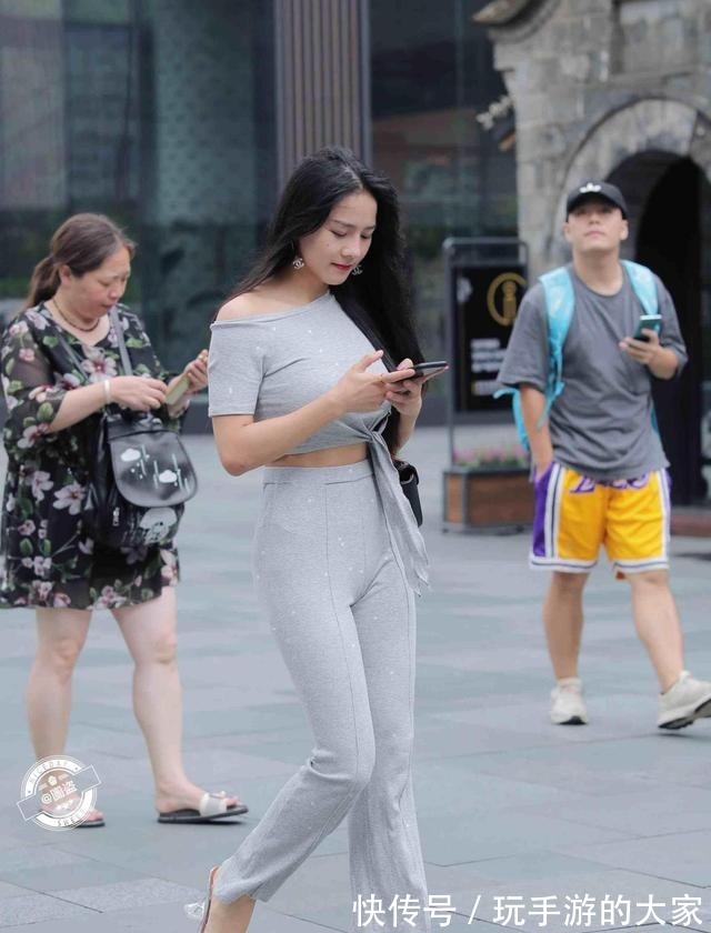 曼妙 慵懒随意的瑜伽裤穿搭展现纯粹的美感,让身材曼妙多姿,清凉舒爽!