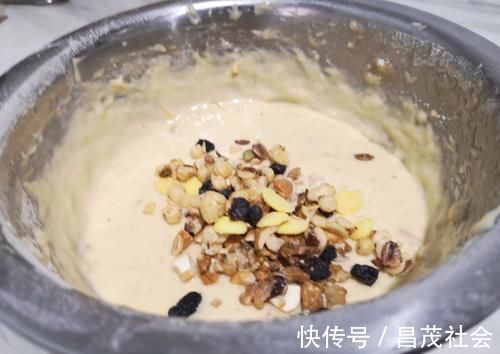 家有烤箱的一定要试试,不用打发,简单搅拌就能做的蛋糕,太香了