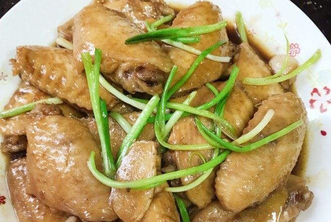家常鸡肉菜谱之美味简单的鸡翅做法，酱油鸡翅，超下饭，吃不够