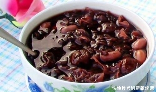 黑米银耳粥|黑米和此物一起煮,睡眠好了,皱纹淡了,脸色红润有光泽