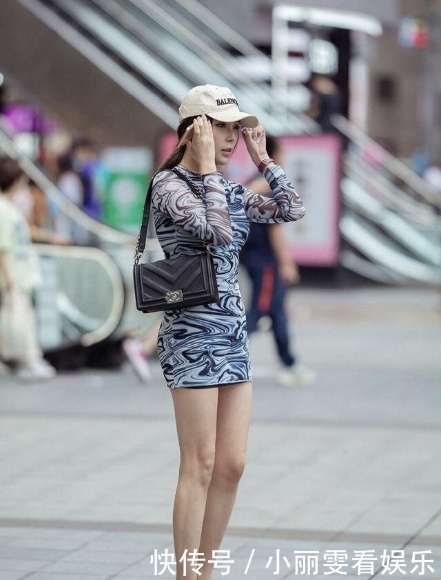 时髦|继“豹纹裙”之后,又来了一款“斑马裙”,兼顾了时髦与修身!