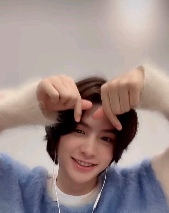 李权哲|乐华七子广播《线索2贾斯汀承认妹妹》，朱正廷称赞蔡徐坤