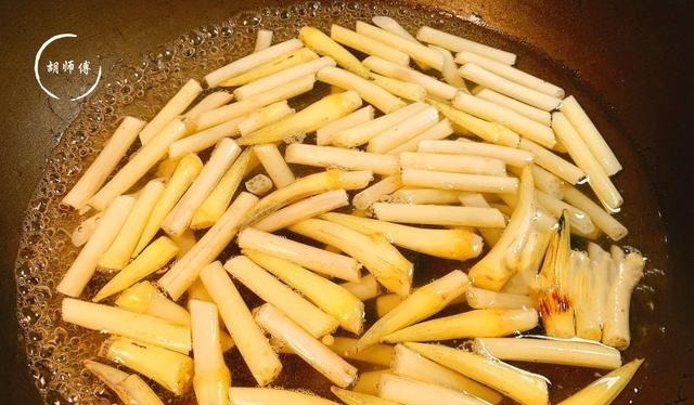 这蔬菜是“清肺高手”,我家一周吃2次,润肺特别好,现在正当季