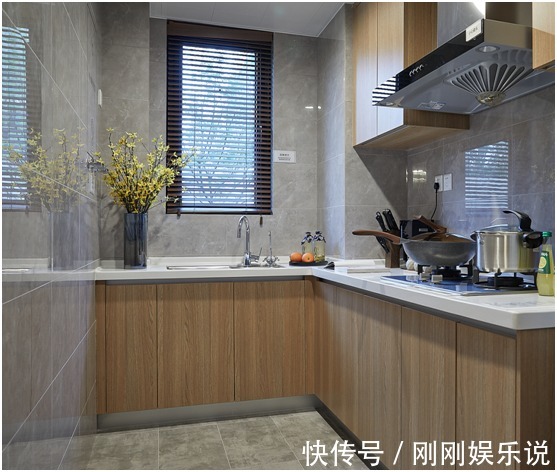顶吸式|为什么聪明人宁愿多花钱也要买集成灶看了别人家的厨房，我信了