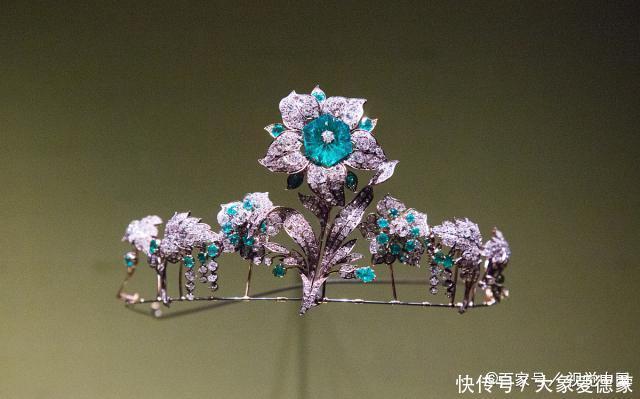 每个女人心中都有一个冠冕，遇上这些美丽奢华的皇冠，谁还走得动