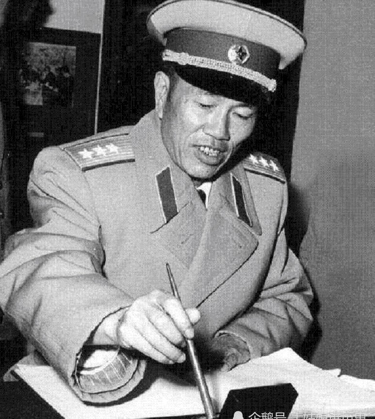 东北军区改建为沈阳军区,司令员和政委都