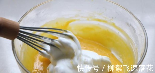 又一西点早餐火了!不蒸不烤,几滴清水搞定,比鸡蛋饼还好吃!