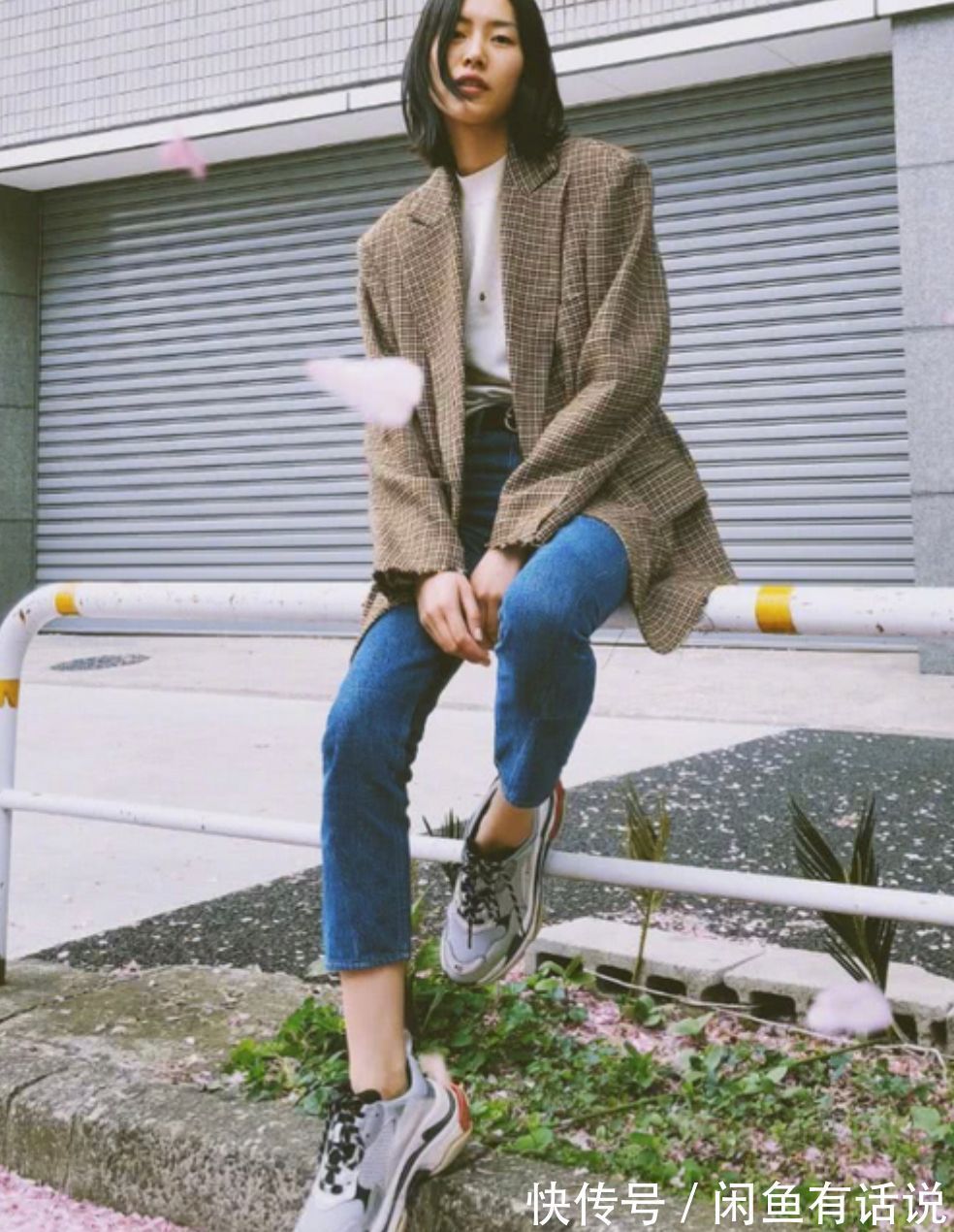 中性风|刘雯的开春穿搭真飒!西装配牛仔裤挺清爽,“大油头”却没法模仿