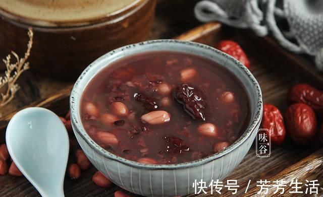 黑米补血粥|女人不想老得快，早餐喝这碗粥，面色红润不显老，比面膜还管用