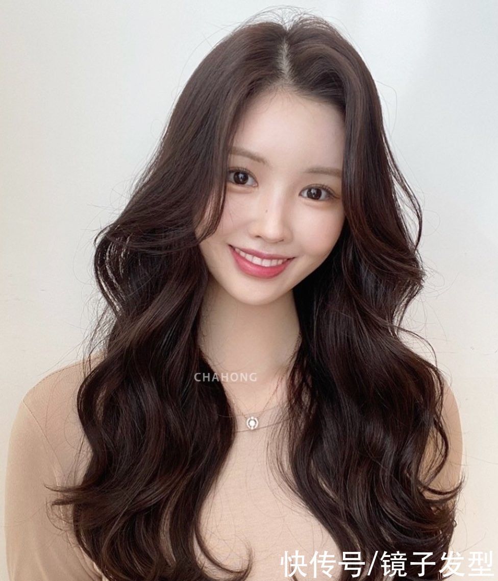 刘丽丽|新年发型别再乱剪了,这才是当下最火的发型,无论长短都很心动