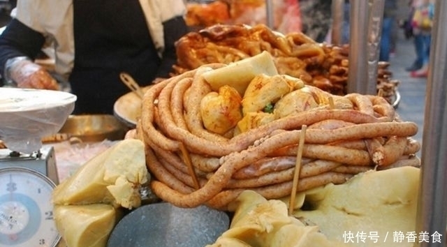  大哥卖特色小吃十年，20元一碗出锅就被抢，顾客怎么吃都不腻