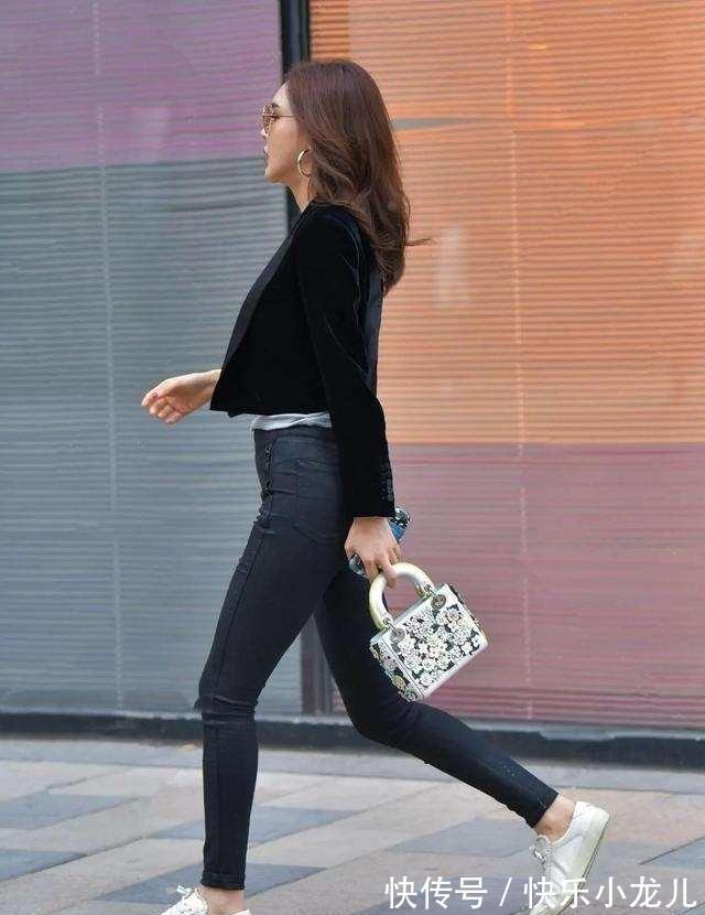 领口 打底裤可多种时髦风格轻松切换,风格干净时尚,秒变妙龄少女